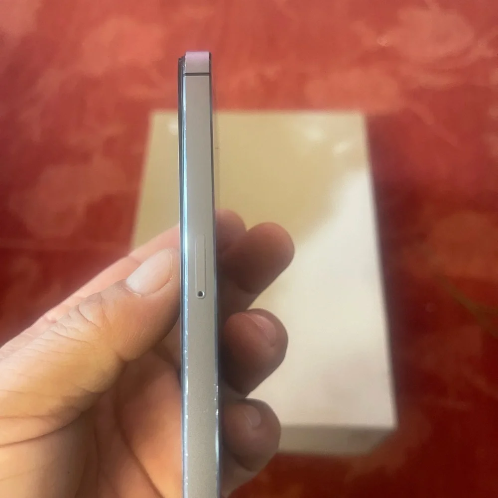 iPhone 5S in Black (16GB)